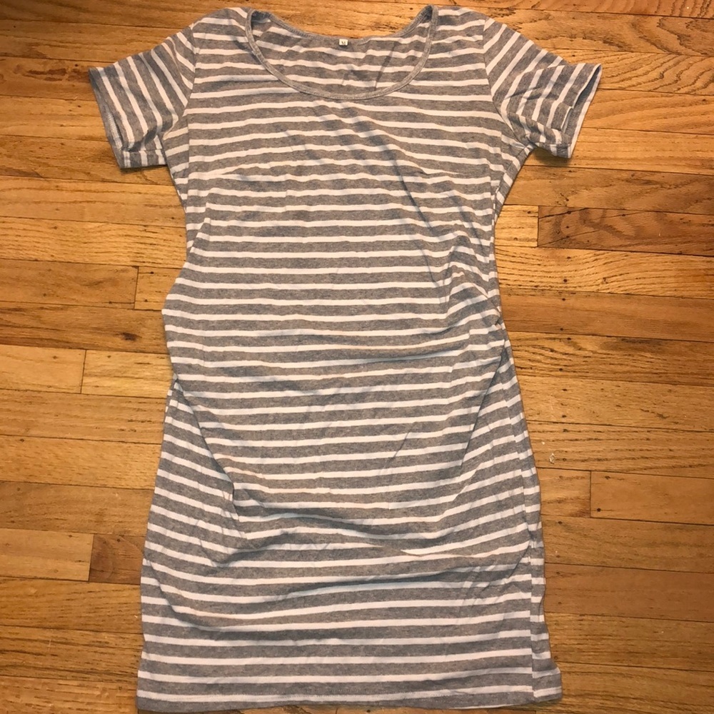 MUST GO! Grey and white maternity dress